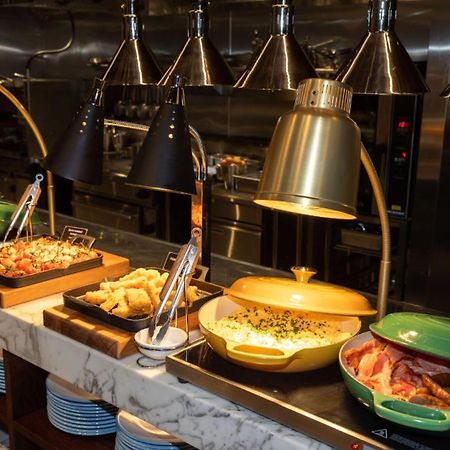 Horizon By Skycity Auckland Extérieur photo A chafing dish buffet