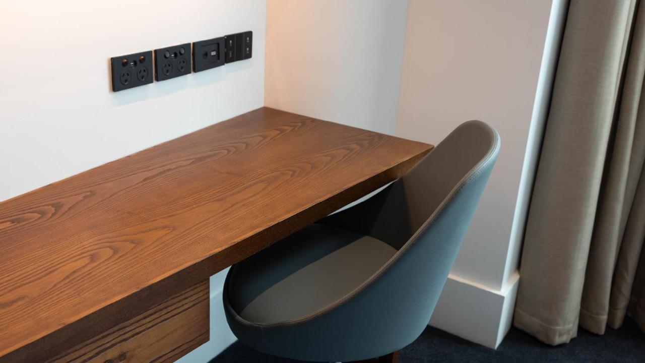 Horizon By Skycity Auckland Extérieur photo A desk in a hotel room