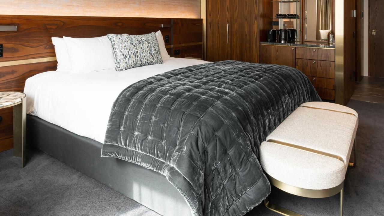 Horizon By Skycity Auckland Extérieur photo A bed with a throw