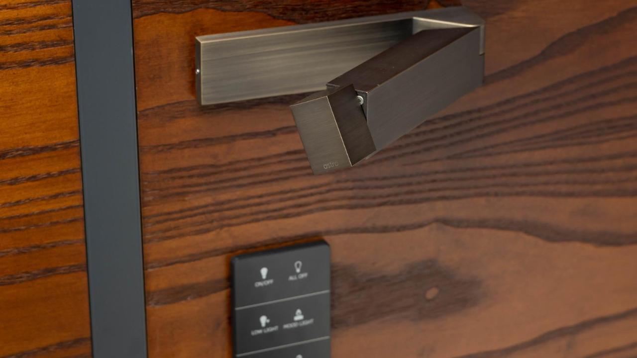 Horizon By Skycity Auckland Extérieur photo A smart lock