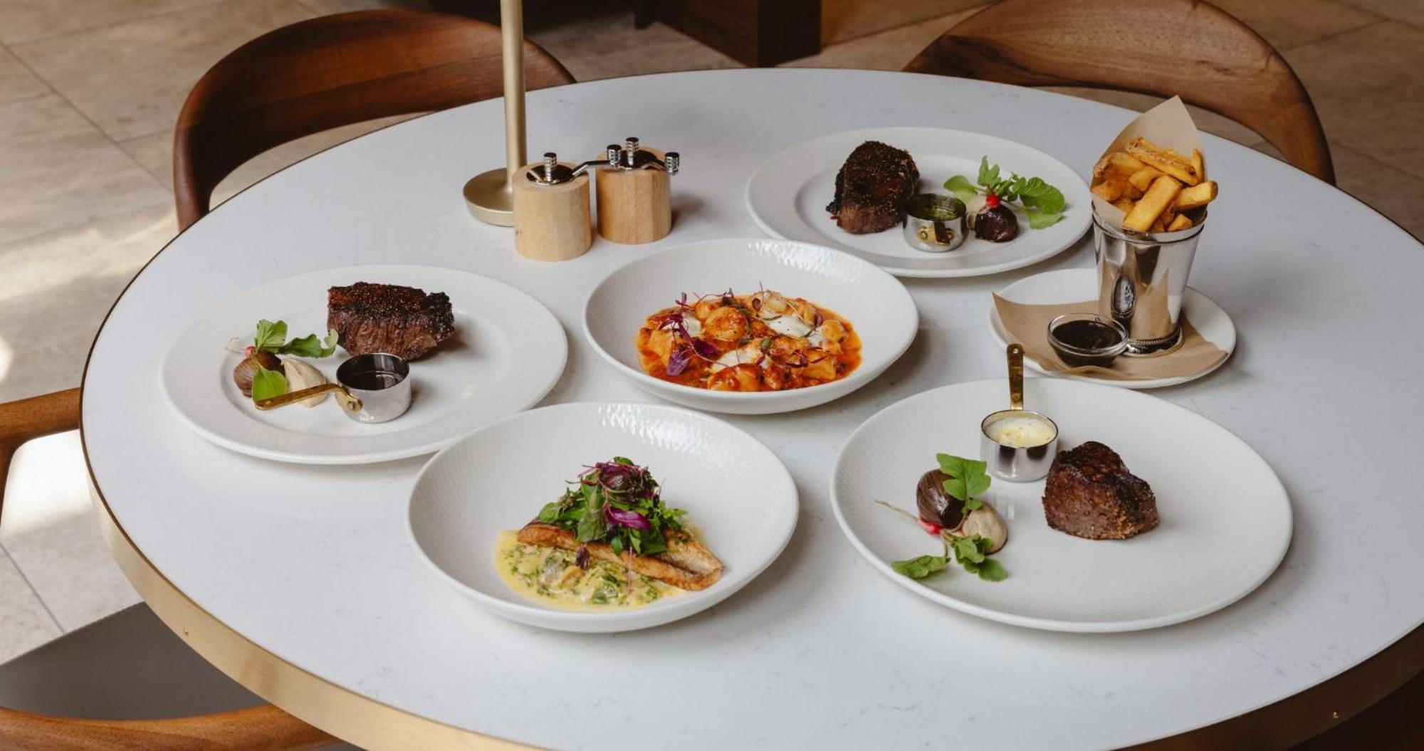 Horizon By Skycity Auckland Extérieur photo Dishes at the restaurant